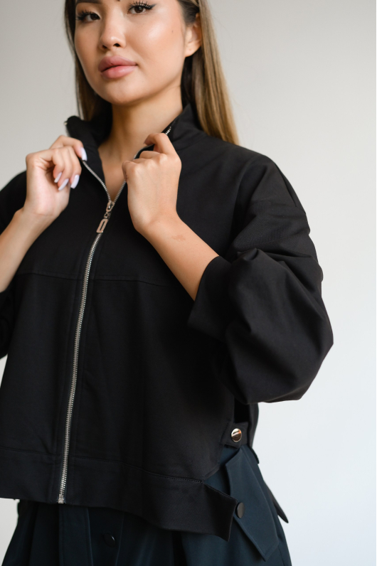 Бомбер с объемными рукавами